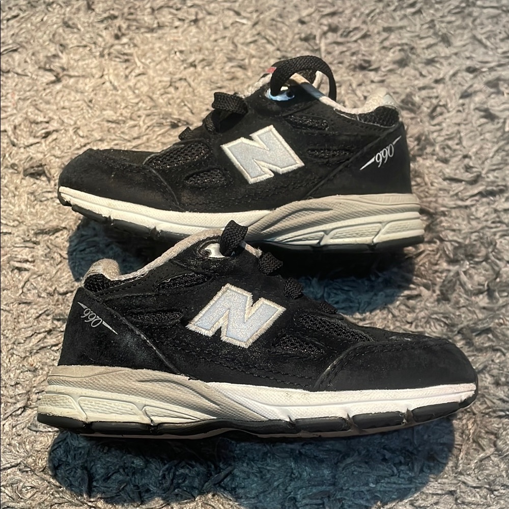 New balance 990 v4